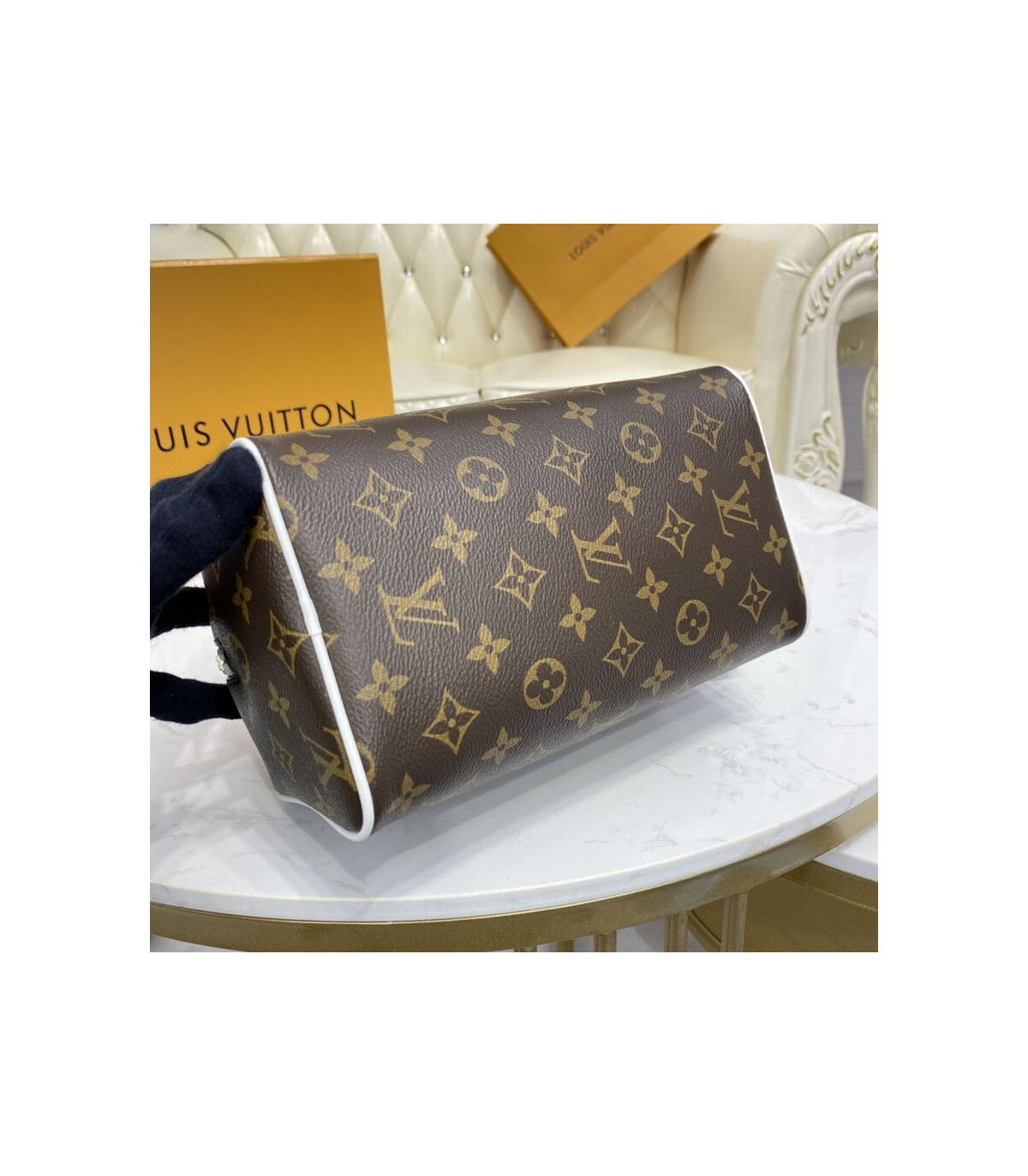 Louis Vuitton x NBA Cloakroom Dopp Kit Printed Monogram Taurillon Leather -  ShopStyle Satchels & Top Handle Bags
