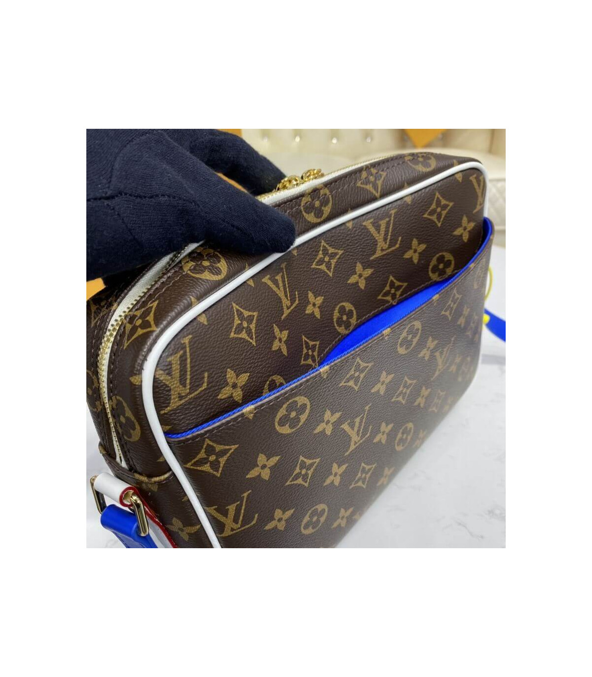 Louis Vuitton LV x NBA Nil Messenger Bag Monogram Antarctica Canvas at  1stDibs  louis vuitton nba messenger bag, louis vuitton x nba nil messenger,  lv nba messenger bag